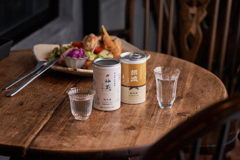 日本酒缶とガラス酒器「金縁グラス」