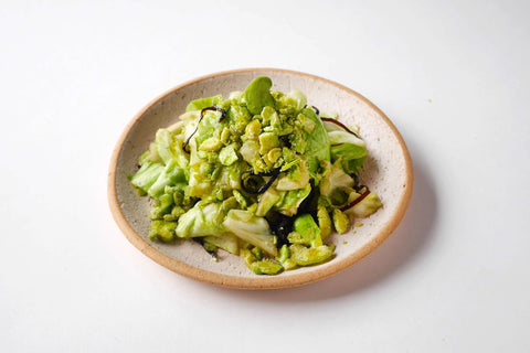 【5分で絶品おつまみ】わさびそら豆と塩昆布のやみつきキャベツ和え｜お酒もご飯も止まらない！